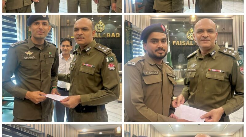سٹی پولیس، آفیسر صاحبزادہ بلال عمر نے جوانوں کو انعامات سے نوازا ,