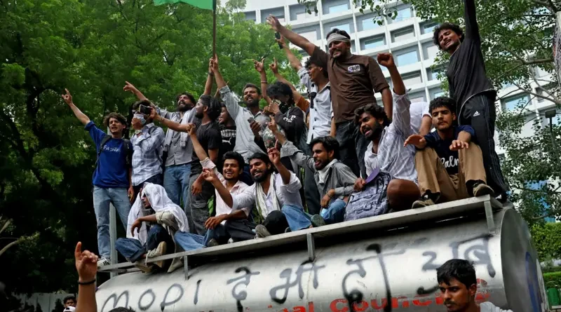 کاکروچ جنتا پارٹی کا احتجاج ختم،